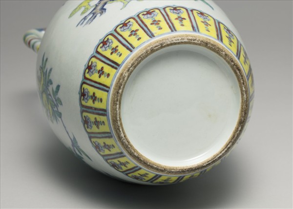 鬥彩福壽紋龍耳瓶