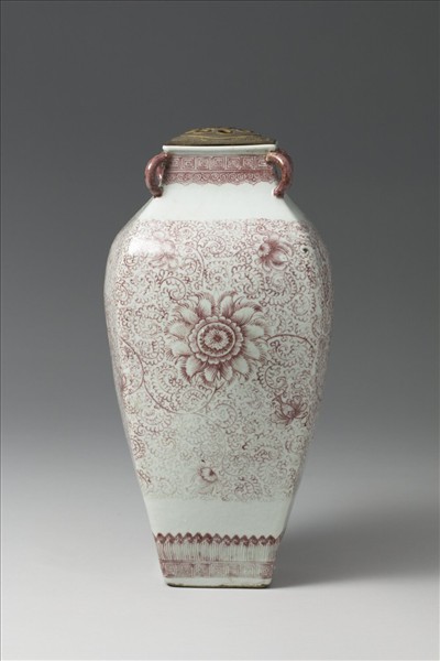 釉裡紅花卉紋四耳方瓶