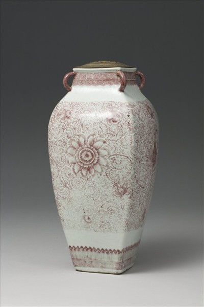 釉裡紅花卉紋四耳方瓶