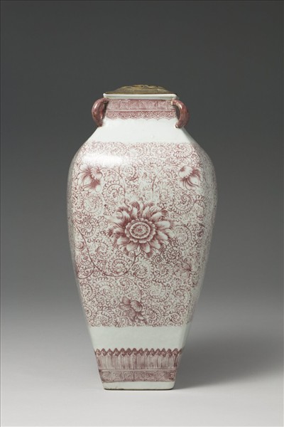 釉裡紅花卉紋四耳方瓶