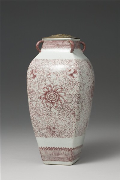 釉裡紅花卉紋四耳方瓶