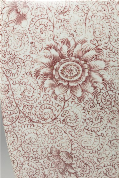 釉裡紅花卉紋四耳方瓶