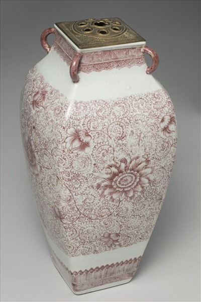 釉裡紅花卉紋四耳方瓶