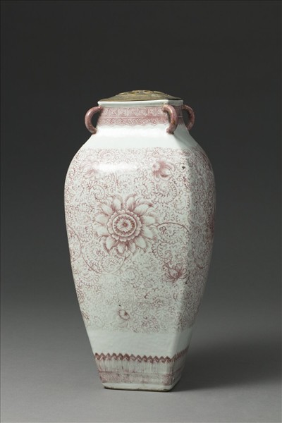 釉裡紅花卉紋四耳方瓶