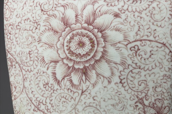 釉裡紅花卉紋四耳方瓶