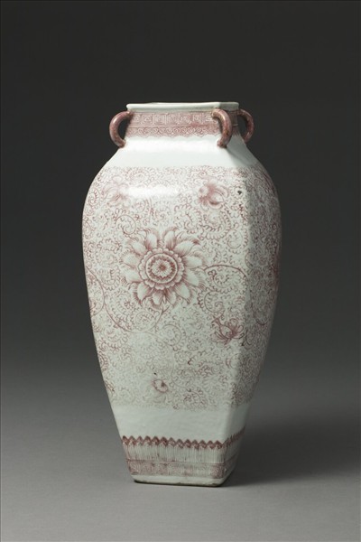 釉裡紅花卉紋四耳方瓶