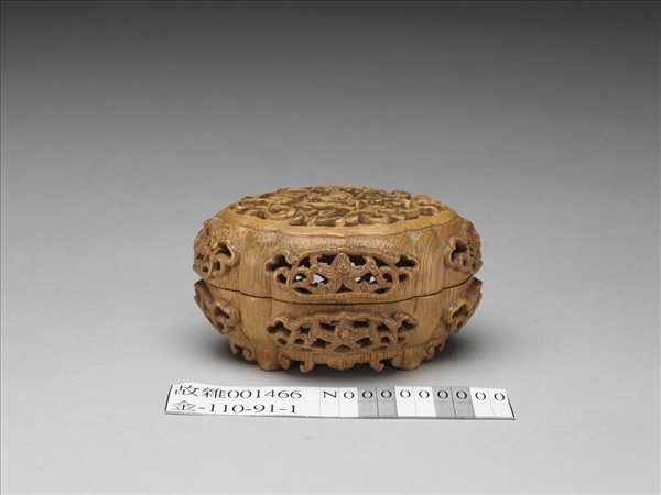 雕竹透花海棠花式盒