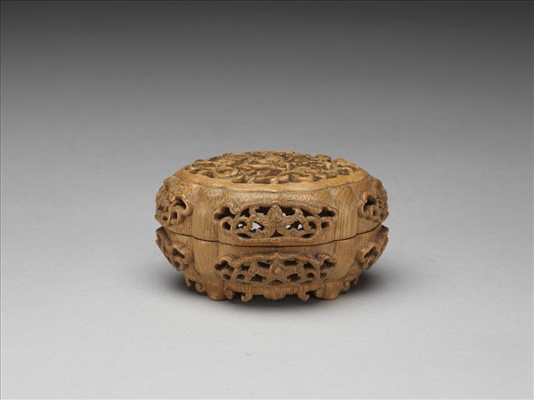 雕竹透花海棠花式盒