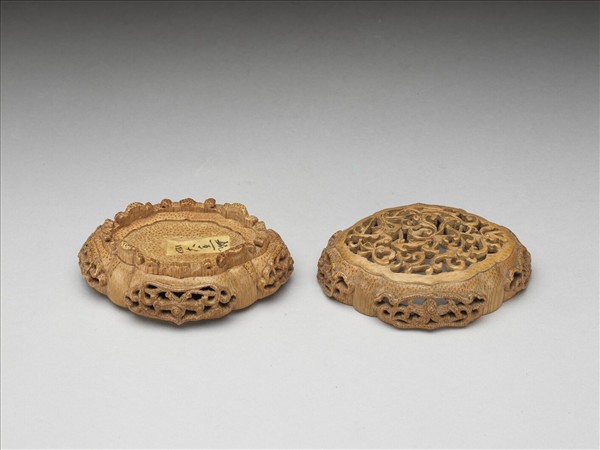 雕竹透花海棠花式盒