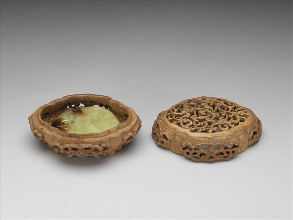 雕竹透花海棠花式盒