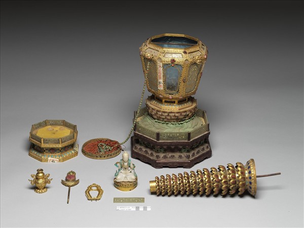 銅鍍金嵌玉及填料佛塔 聚蓮塔