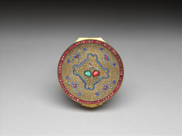 鍍金銀虆絲透花圓盒