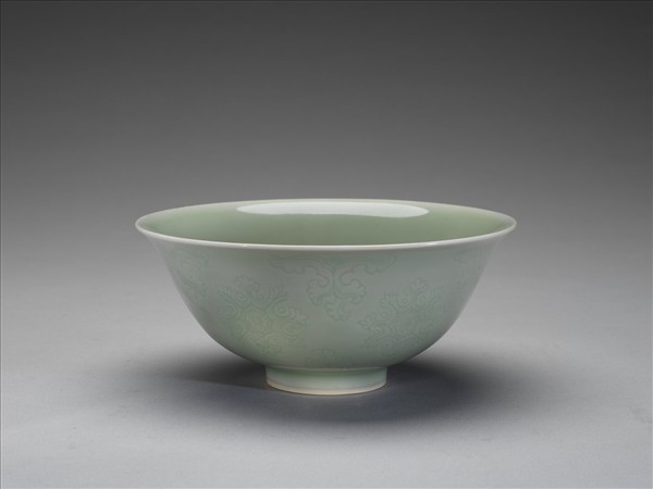 青瓷劃花花卉紋碗