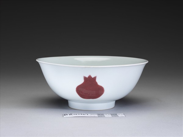 釉裡紅三果紋碗