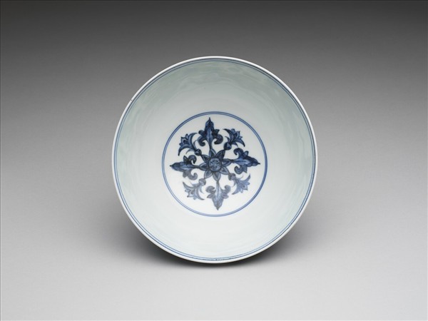青花番蓮紋碗