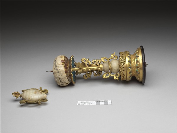 銅鍍金嵌玉及填料八寶（法螺）