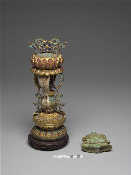 銅鍍金嵌料石八寶（寶傘）