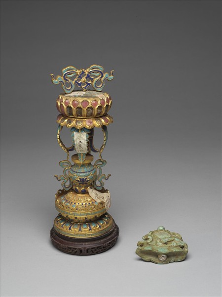 銅鍍金嵌料石八寶（寶傘）