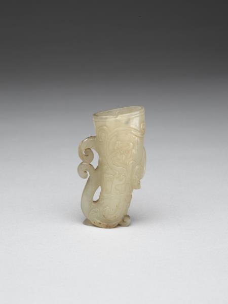 玉螭紋觥