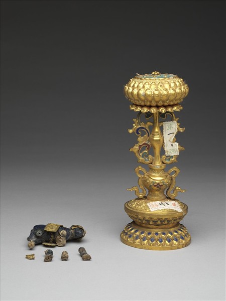 銅鍍金嵌青金石及填料七政寶（寶馬）