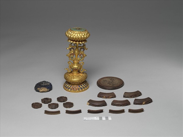 銅鍍金嵌青金石及填料七政寶（寶輪）