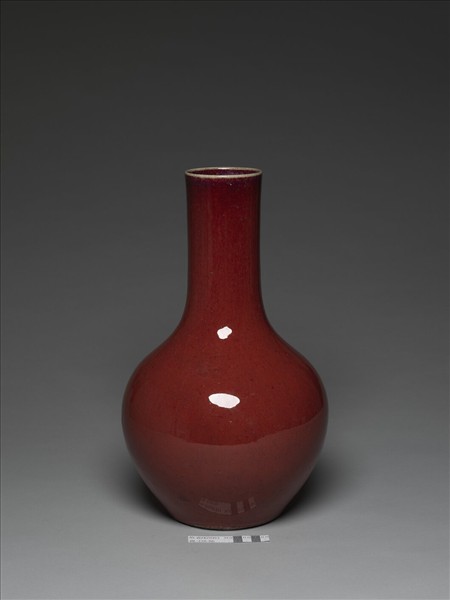 霽紅釉長頸瓶