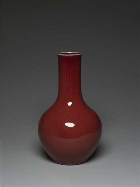 霽紅釉長頸瓶
