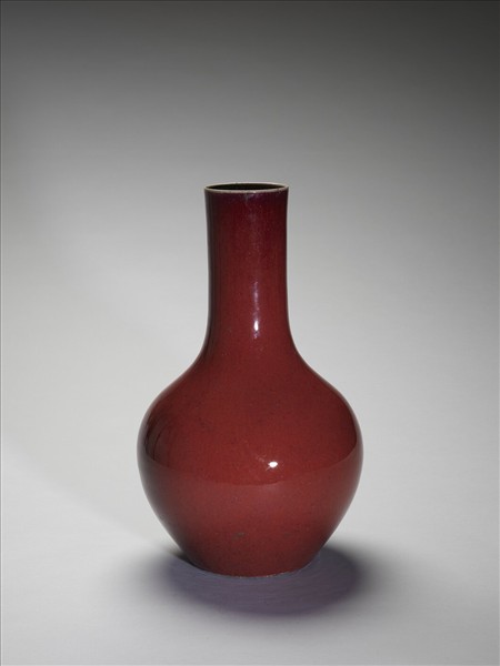 霽紅釉長頸瓶