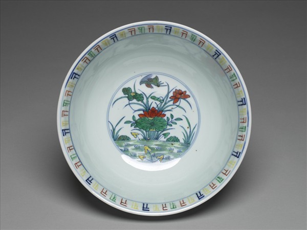 鬥彩蓮塘鴛鴦紋碗