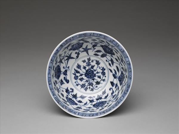 青花轉枝番蓮紋碗