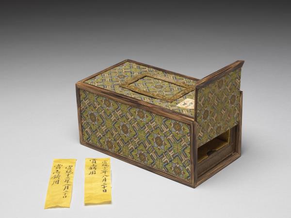 乾隆「采挹流霞」箱