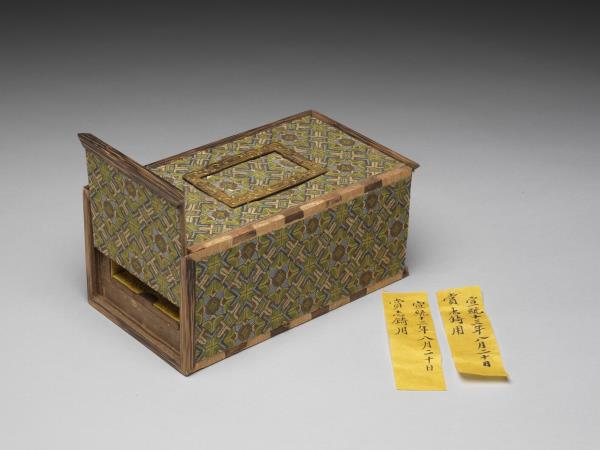 乾隆「采挹流霞」箱