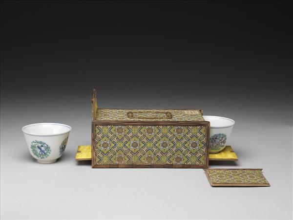 鬥彩團花鳥紋杯