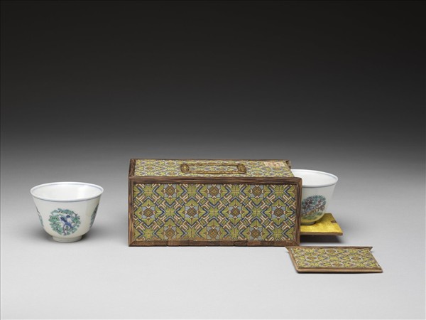 鬥彩團花鳥紋杯