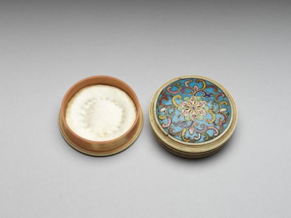嵌面掐絲琺瑯象牙圓盒