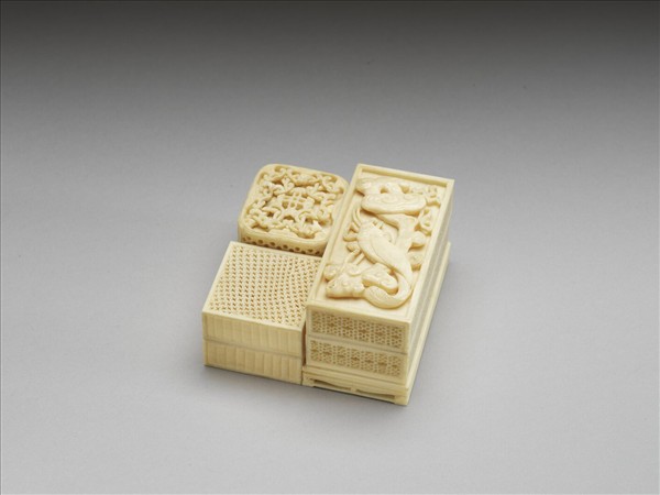 象牙雕透花三連盒