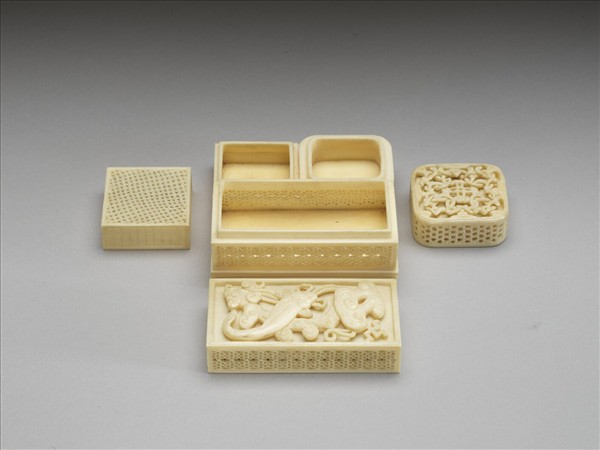 象牙雕透花三連盒