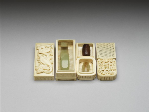 象牙雕透花三連盒