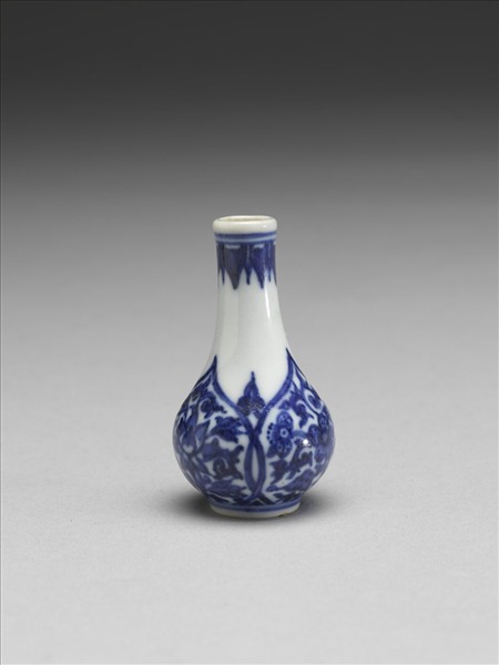 青花花卉紋瓶
