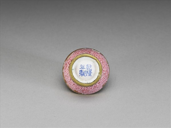 畫琺瑯彩繪花卉圓盒