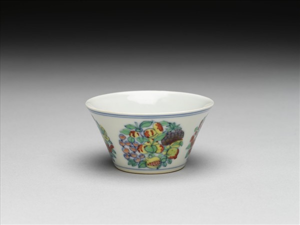 鬥彩花卉紋酒圓