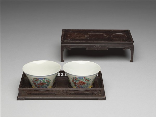 鬥彩花卉紋酒圓