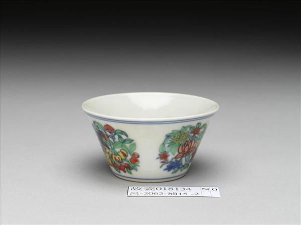 鬥彩花卉紋酒圓