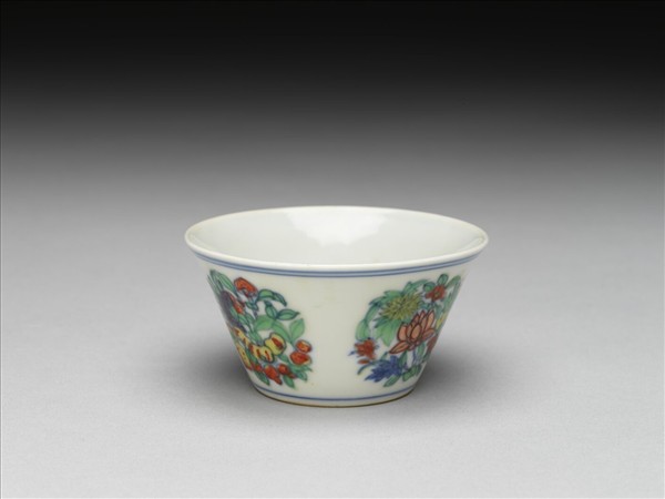 鬥彩花卉紋酒圓