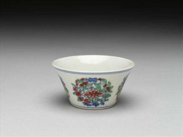 鬥彩花卉紋酒圓