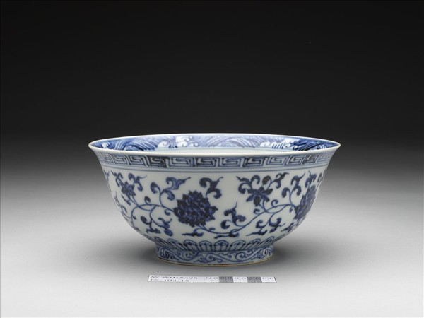 青花蓮紋碗