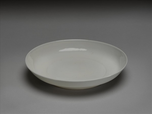 白瓷暗花盤