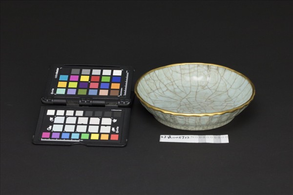 官窯 青瓷菊花式盤