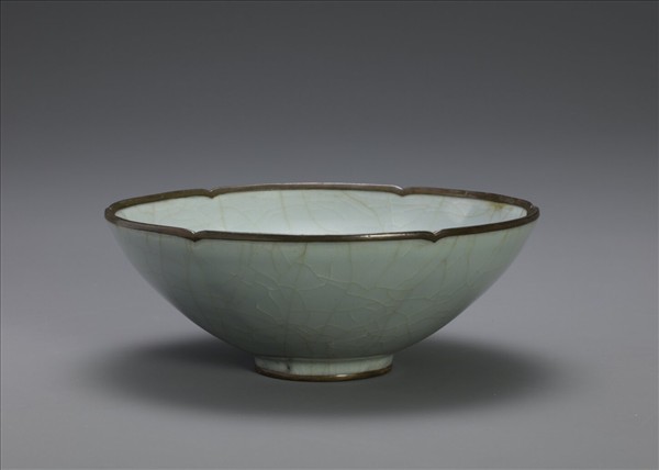 官窯 青瓷葵口碗