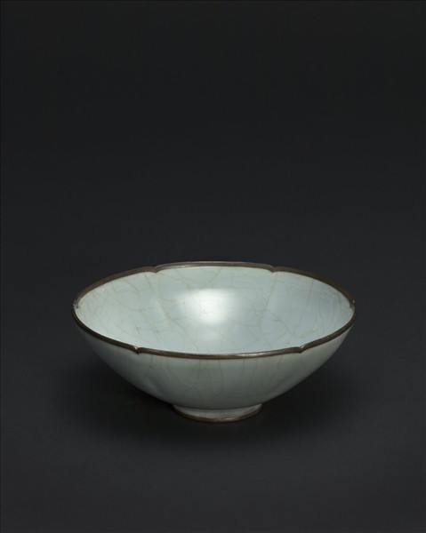 官窯 青瓷葵口碗